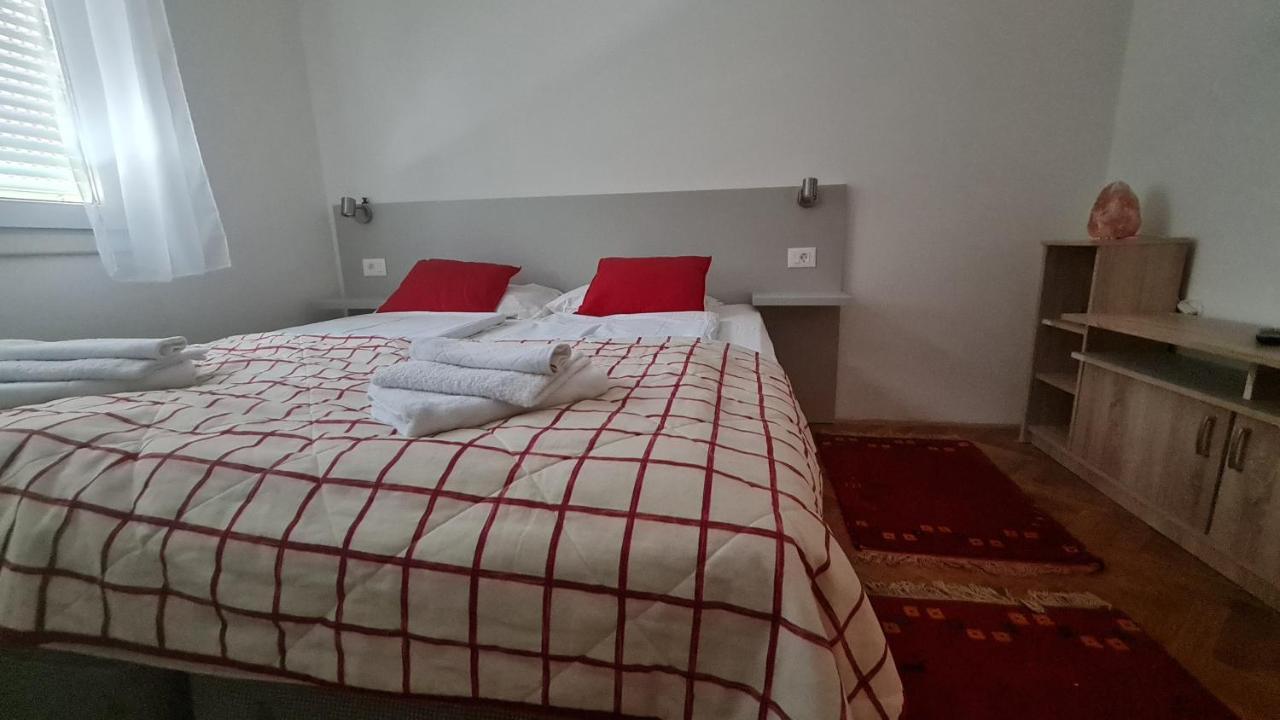 Sara Appartement Mostar Buitenkant foto